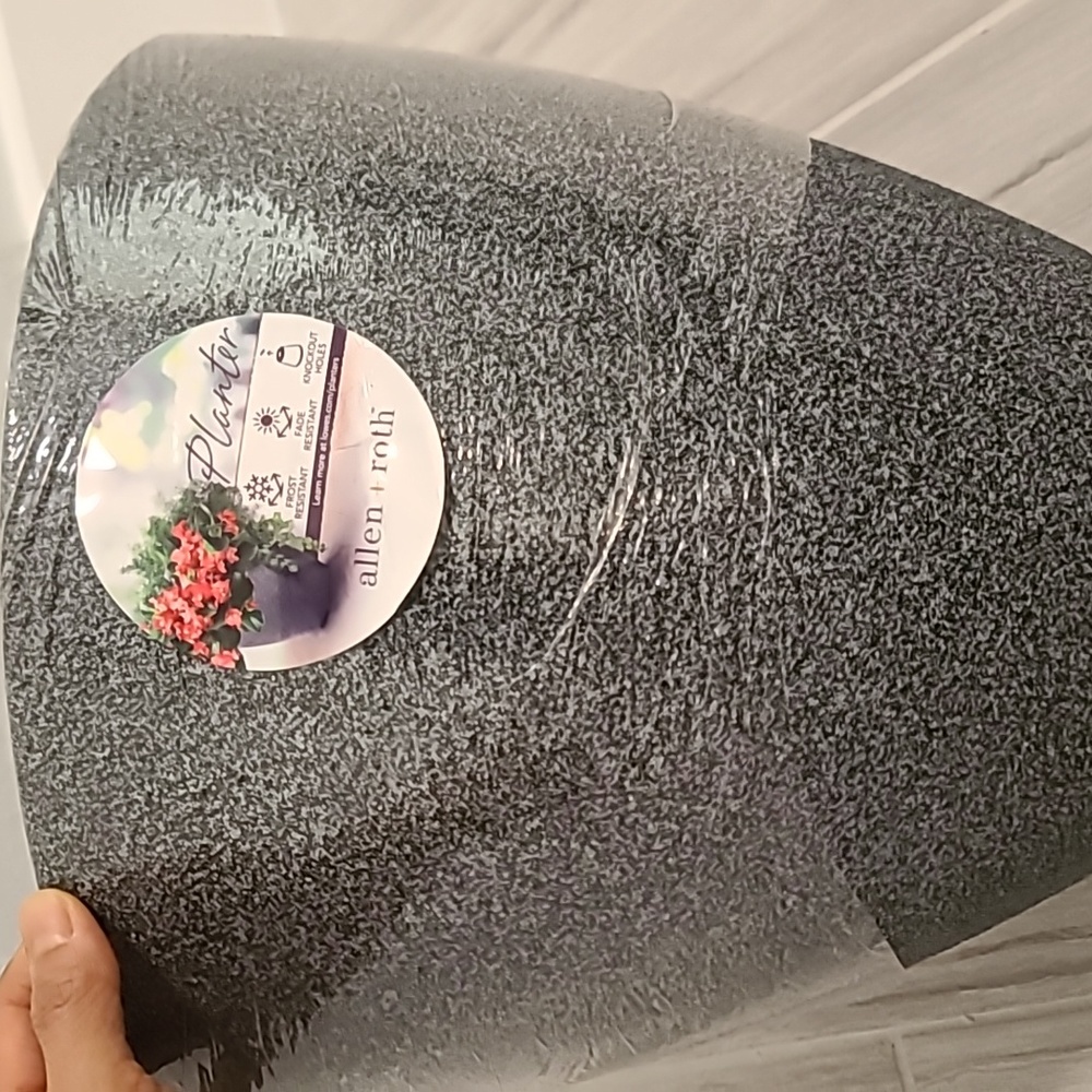NWT Plastic Allen+Roth Planter
